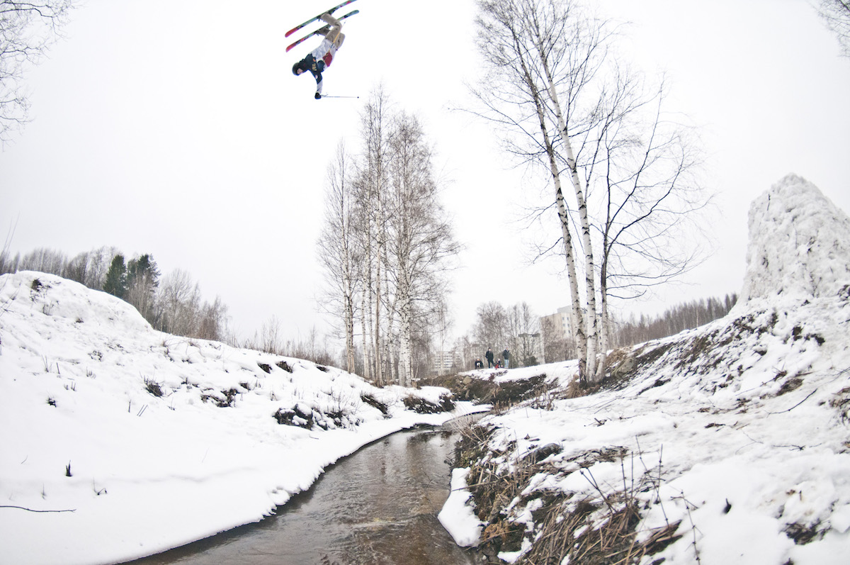 eeros-huge-backflip-over-the-stream