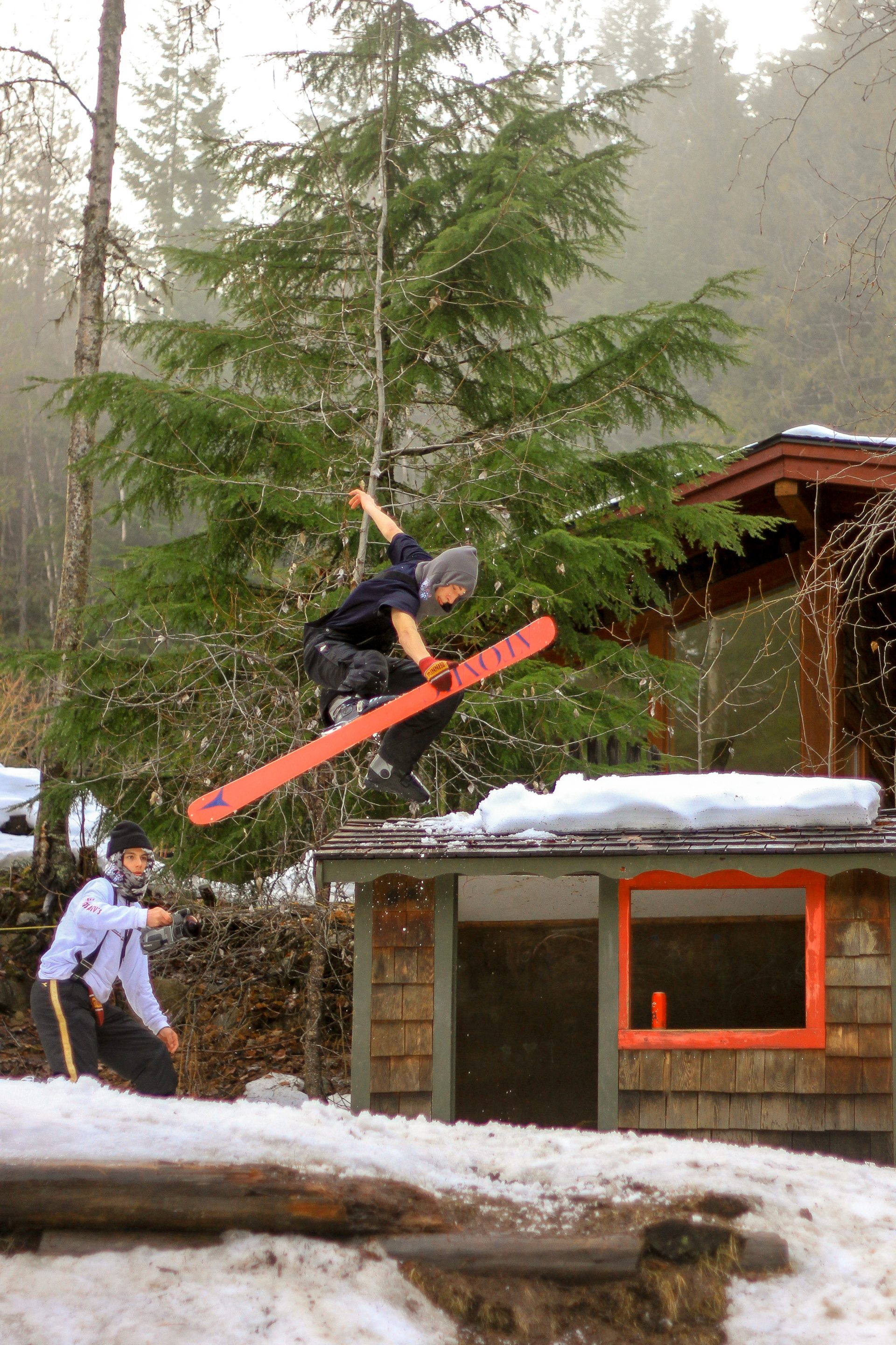 One ski, one foot roof top jibs anyone?!