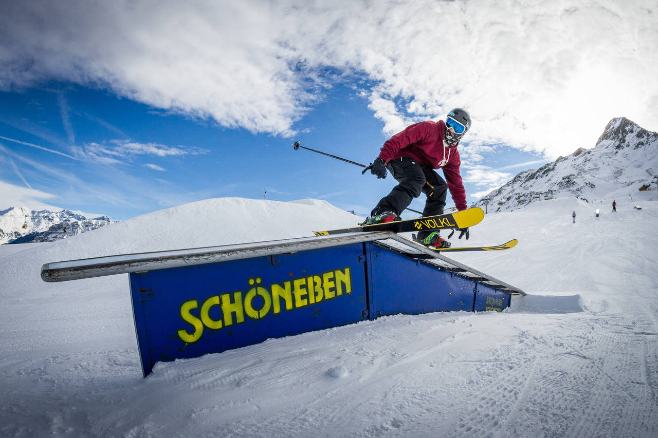 Michi Tschallener at the QParks Tour at Snowpark Schoeneben captured by Felix Pirker