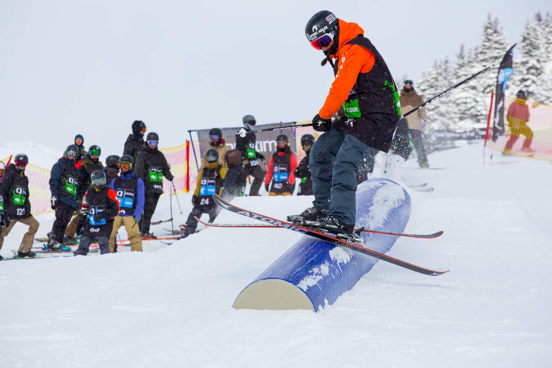 Lara Wolf taking on the down tube captured by Patrick Steiner