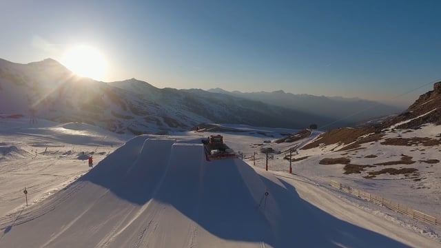 Sarah Hoefflin not only had one hell of a season she also got a very impressive bag of tricks. Girl power at it's best.