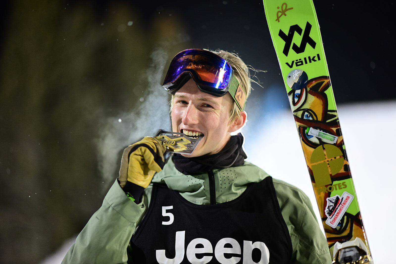 Andri Ragettli wins the Big Air gold medal at Winter X Games 2021.
