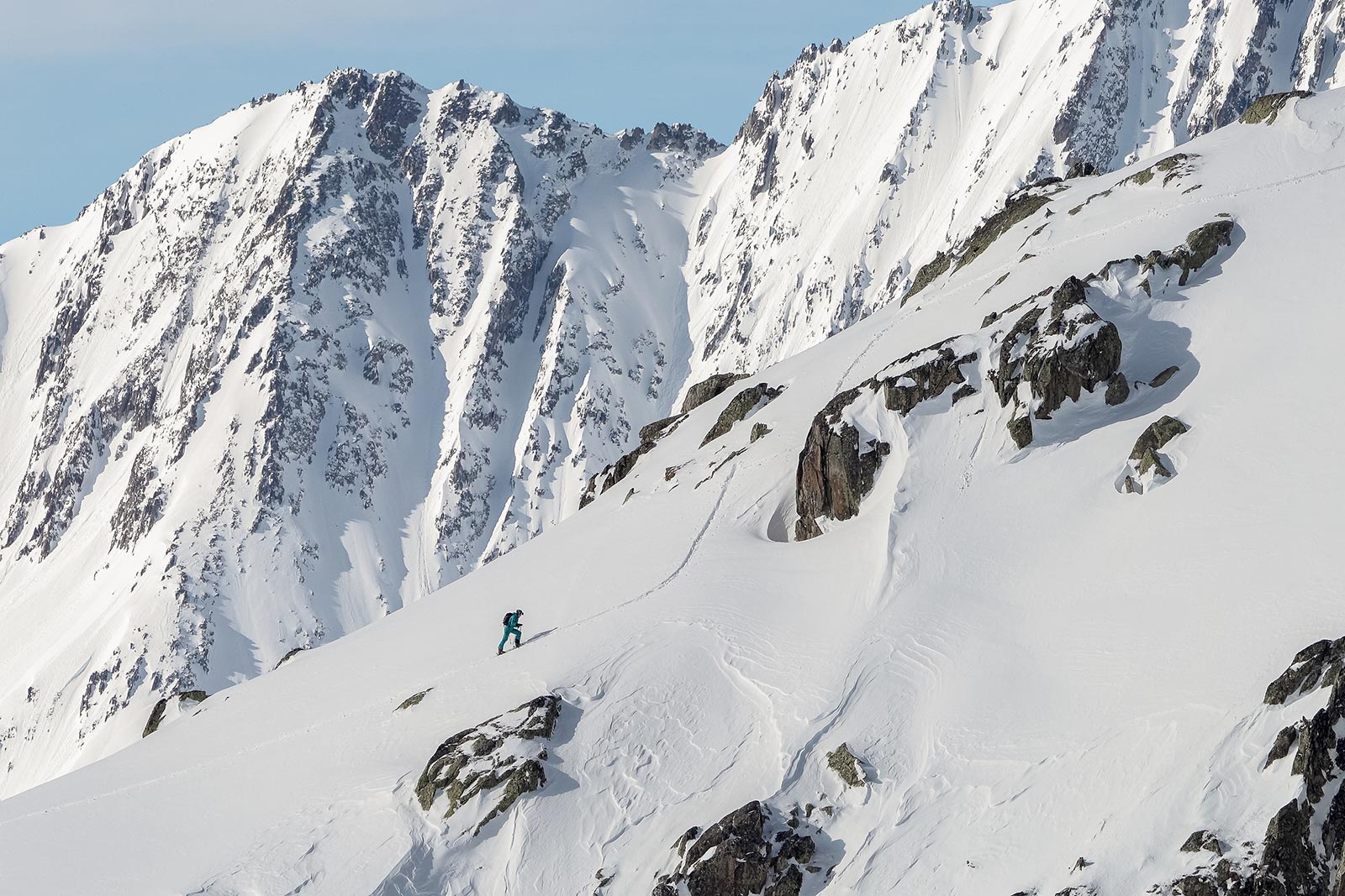 Andri Bieger hiking at Disentis during the filming of Moinsa