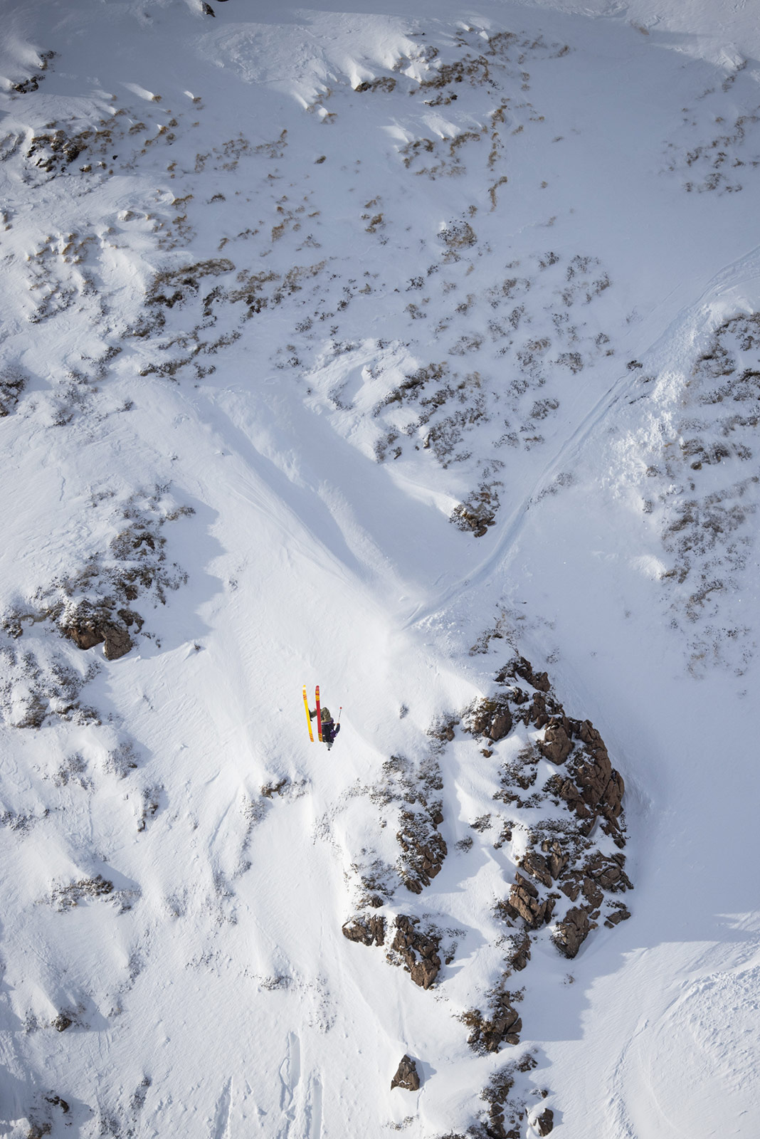 Ross Tester backflips at the Freeride World Tour 2021 Fieberbrunn stop.