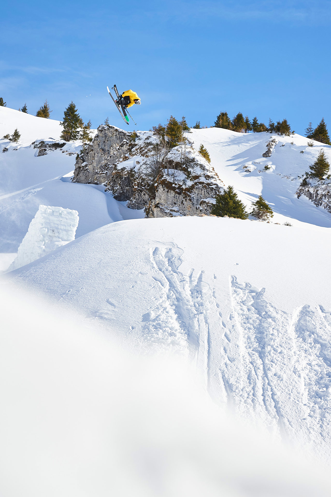 Laurent De Martin floats above a jump at the the Col de Cou in Région Dents du Midi.