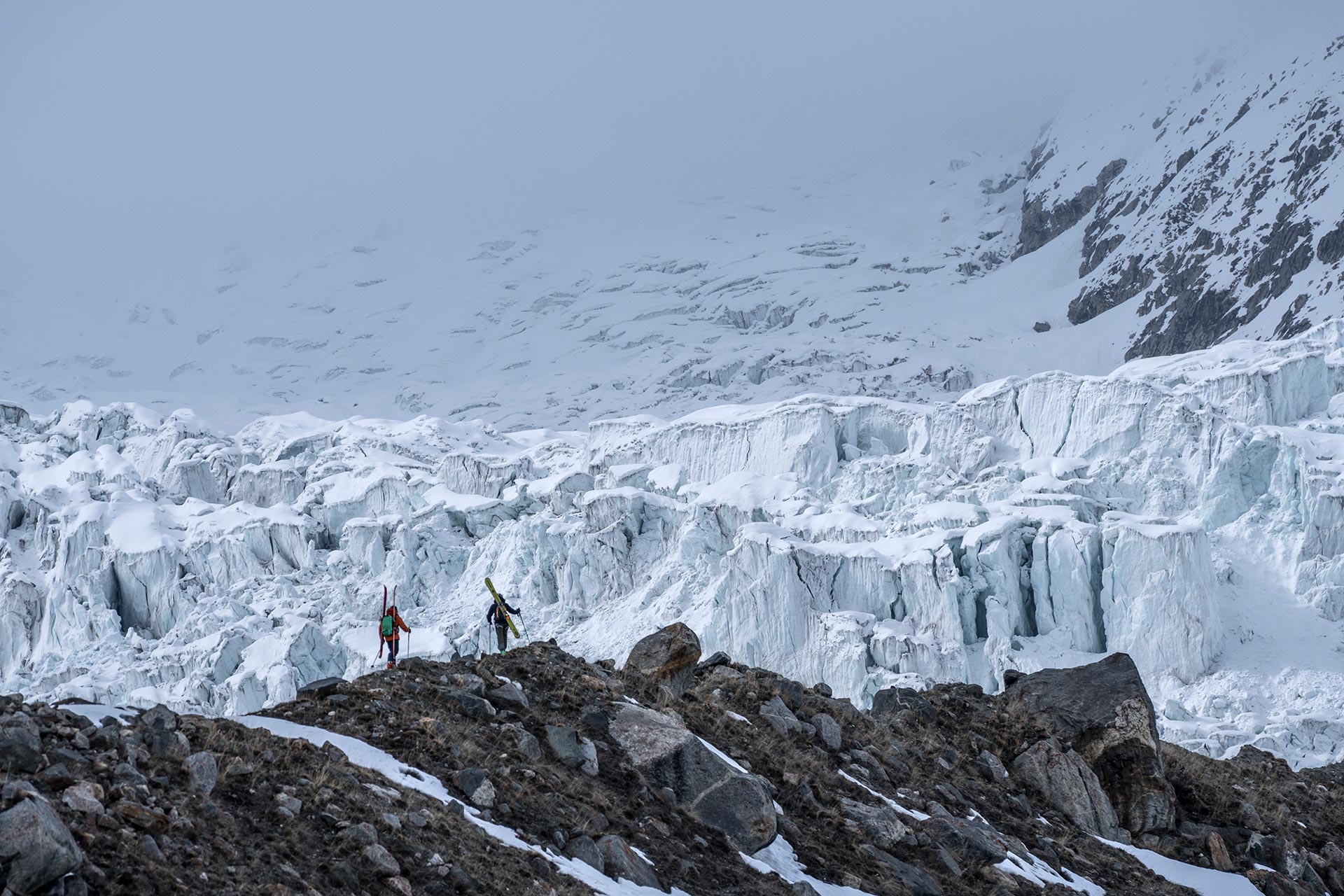 Jeremie Heitz and Sam Anthamatten on location in Pakistan for the filming of La Liste: Everything or Nothing.