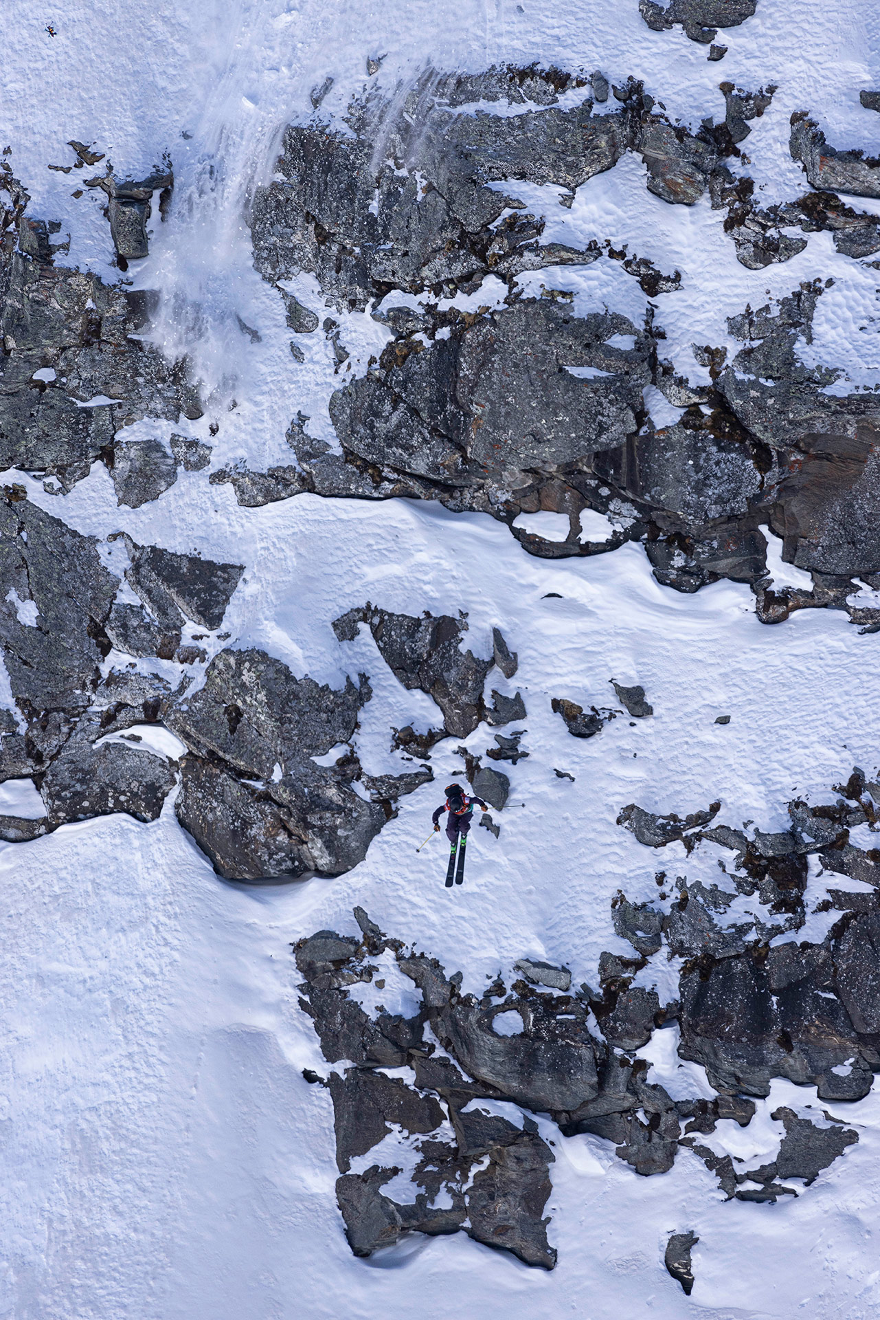 Ross Tester sends a huge cliff at the 2022 Xtreme Verbier