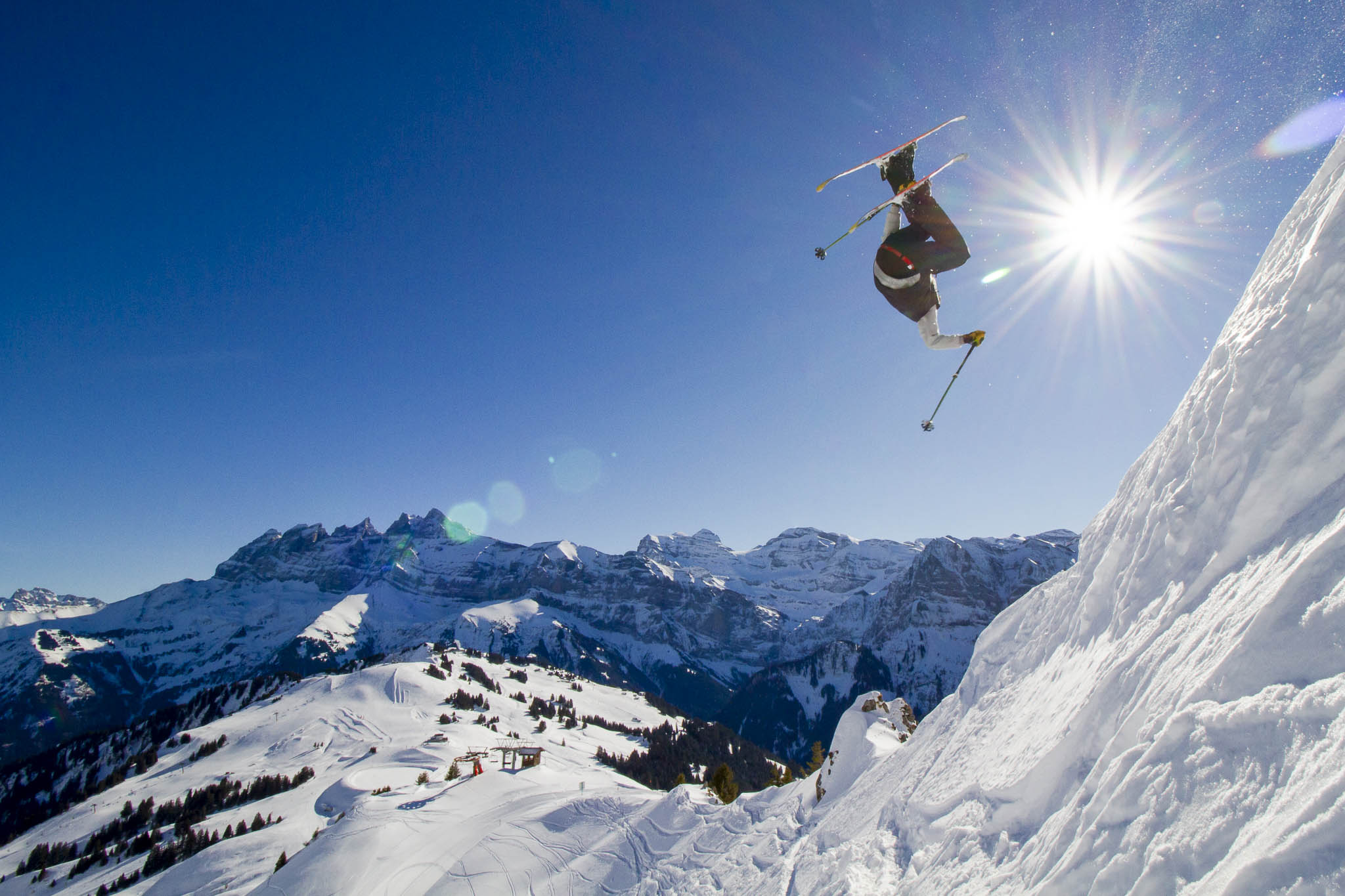 Simon Bartik floats a flastpin 360 japan at Region Dents du Midi