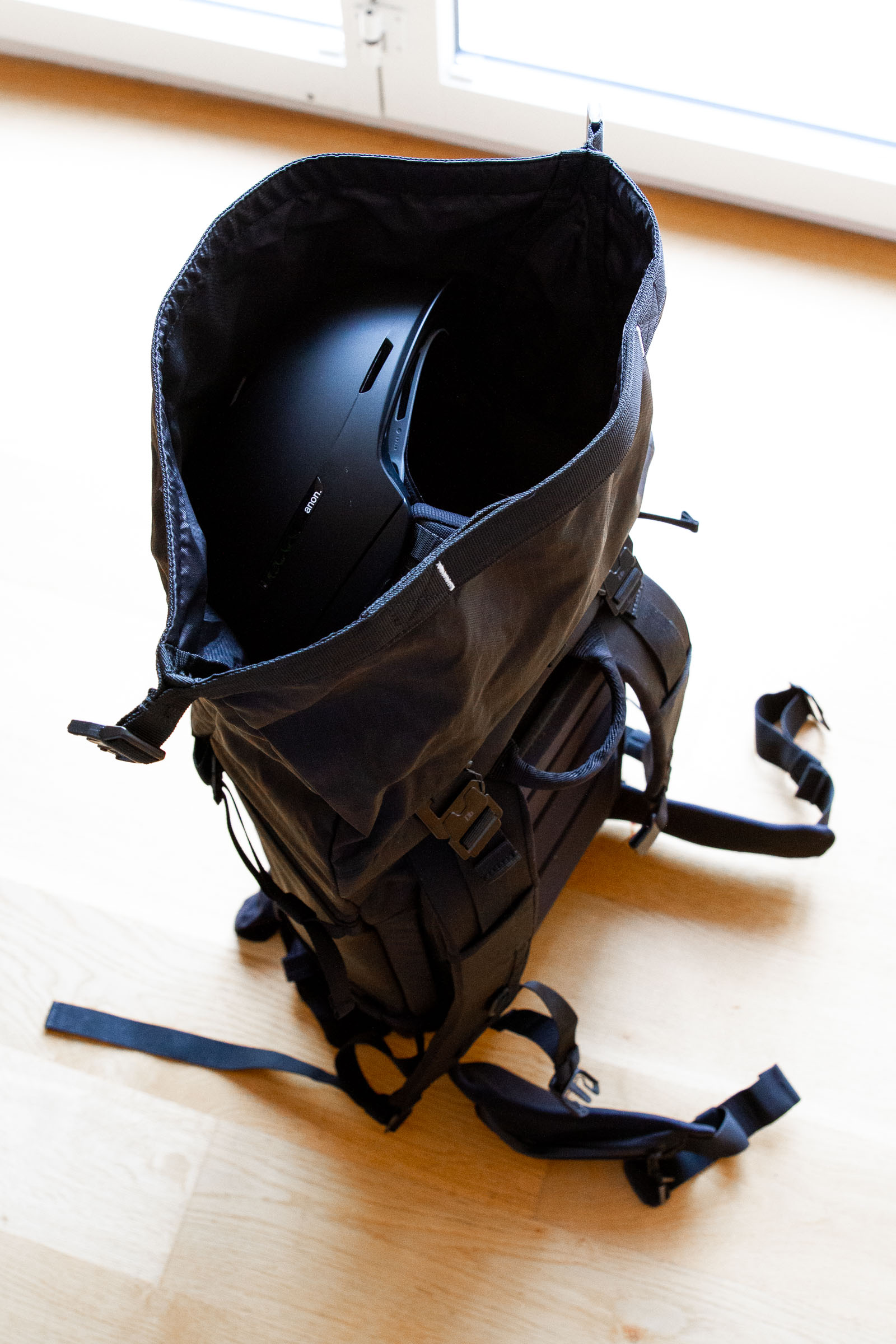 Db Fjäll 34 liter backpack roll top access