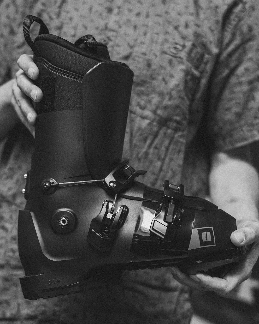 Armada AR ONE Ski boot slingshot buckle