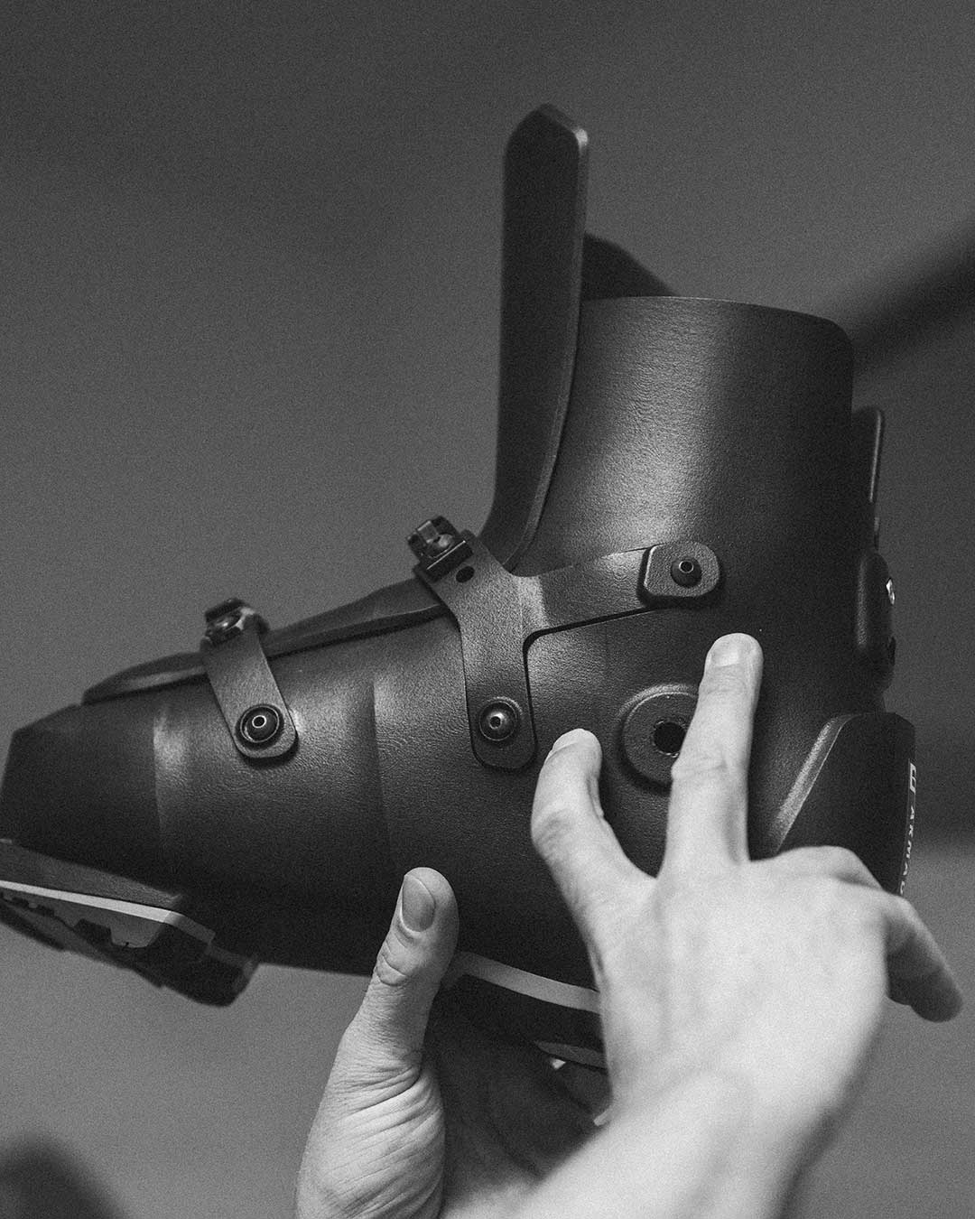 Armada AR ONE Ski boot slingshot buckle